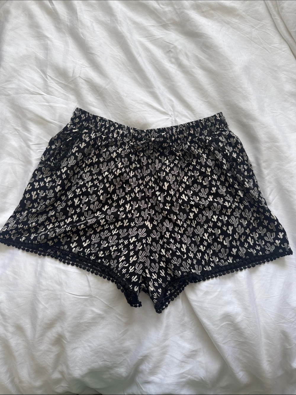 Angie Pull On Shorts Large Black White Cactus Print Pom Pom Trim Tie Waist